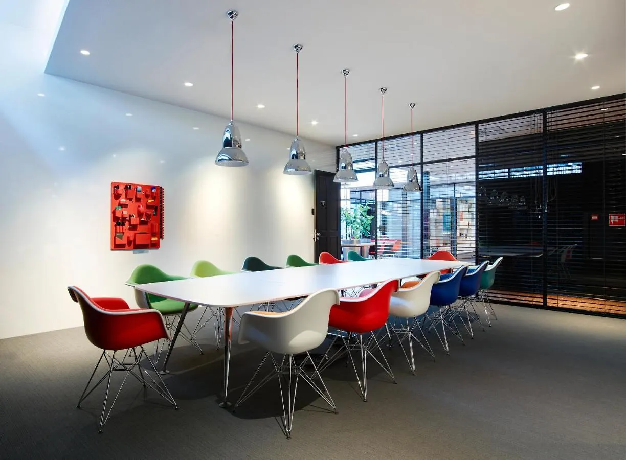 Hotel citizenM Rotterdam 4*,